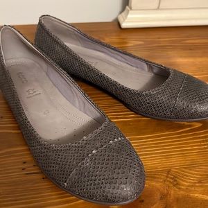 Flats, ECCO, brown textured print.
